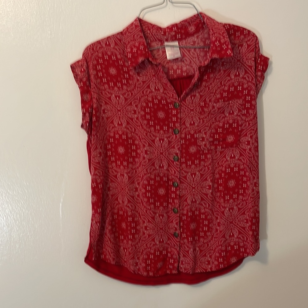 No Boundaries S / C 3 - 5 red cuffed short sleeve button down shirt blouse